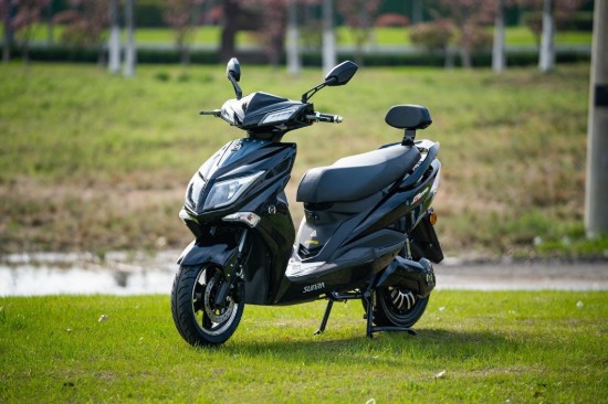 Scuter electric, baterie litiu detasabila, motor 1800W, negru - Hawk