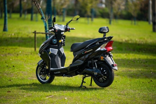 Scuter electric, baterie litiu detasabila, motor 1800W, negru - Hawk
