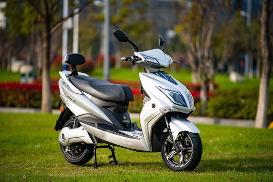 Scuter electric, baterie litiu detasabila, motor 1800W, argintiu - Hawk