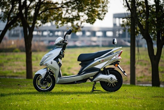 Scuter electric, baterie litiu detasabila, motor 1800W, argintiu - Hawk