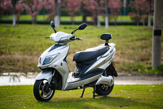 Scuter electric, baterie litiu detasabila, motor 1800W, argintiu - Hawk
